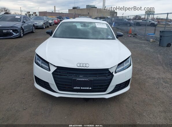 TRUC5AFV5H1011501 2017 AUDI TT White Widok z przodu