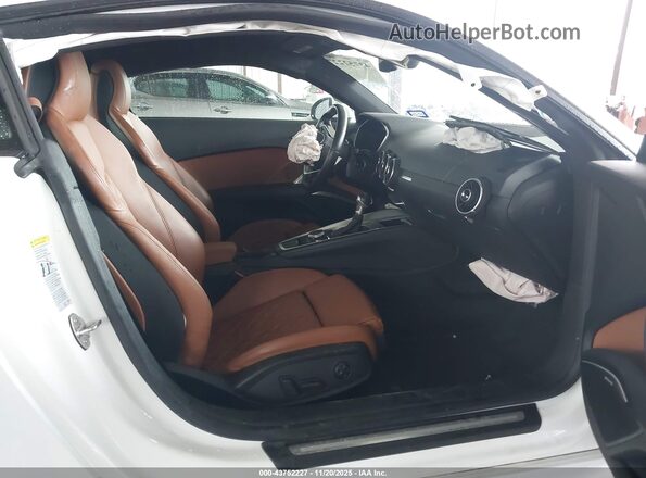 TRUC5AFV6G1022182 2016 AUDI TT Белый Вид салона спереди