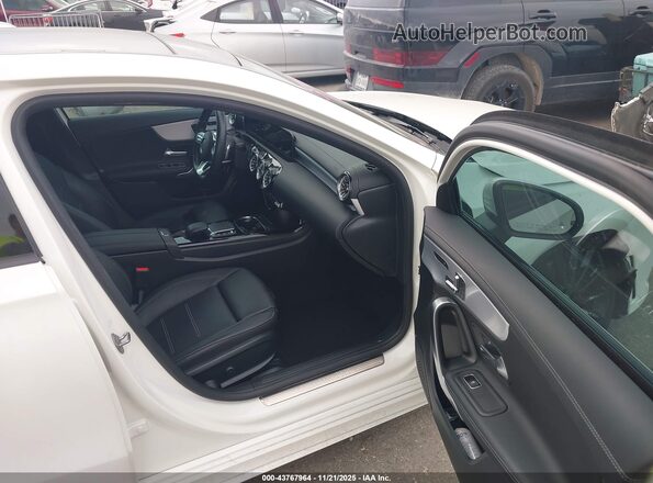 W1K3G4EB4NJ328720 2022 MERCEDES-BENZ A 220 Белый Вид салона спереди