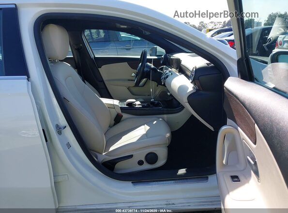 W1K3G4EBXNJ361575 2022 MERCEDES-BENZ A 220 Белый Вид салона спереди