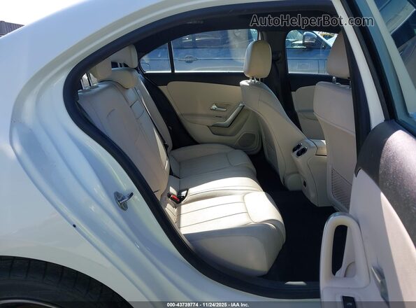 W1K3G4EBXNJ361575 2022 MERCEDES-BENZ A 220 Белый Вид наклейки с VIN-кодом