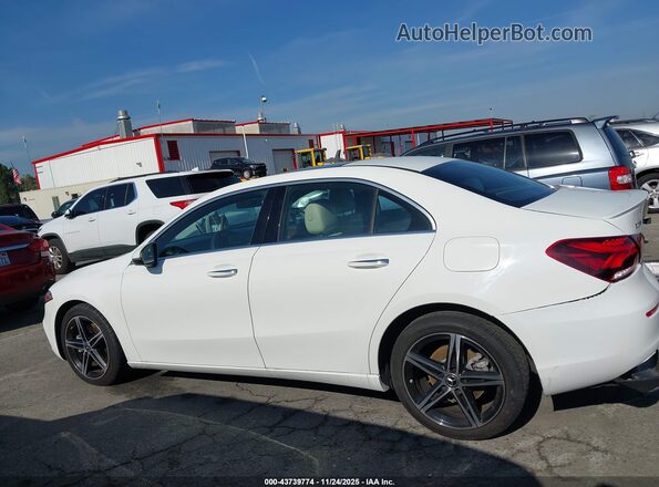 W1K3G4EBXNJ361575 2022 MERCEDES-BENZ A 220 Белый Панорамный вид салона 360°