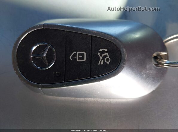 W1KAF4HB9PR082323 2023 MERCEDES-BENZ C-CLASS Черный Вид панели приборов