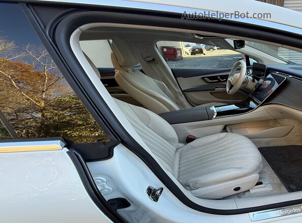 W1KCG2DB5NA014130 2022 MERCEDES-BENZ EQS SEDAN White Front interior view