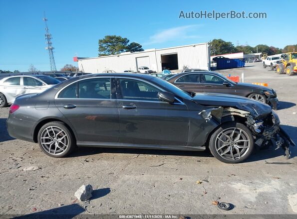 W1KZF8EB8MA893216 2021 MERCEDES-BENZ E-CLASS Black Widok wnętrza z tyłu