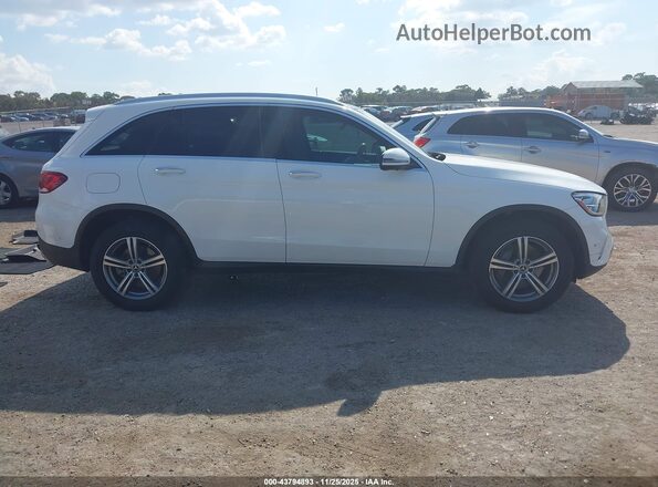 W1N0G8DB1NG080650 2022 MERCEDES-BENZ GLC 300 White Widok wnętrza z tyłu