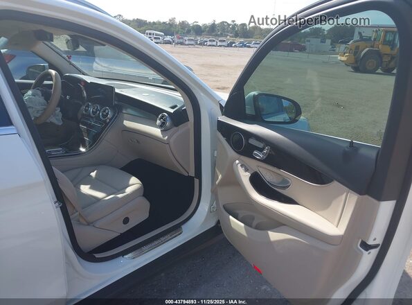 W1N0G8DB1NG080650 2022 MERCEDES-BENZ GLC 300 White Widok wnętrza z przodu