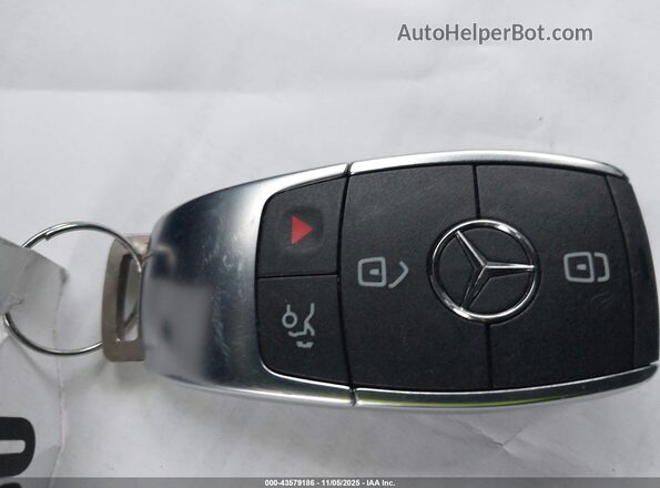 W1N4M4HB3RW370008 2024 MERCEDES-BENZ GLB-CLASS Красный Вид панели приборов