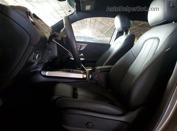 W1N9M0KB7PN068036 2023 MERCEDES-BENZ EQB Серый Вид салона спереди