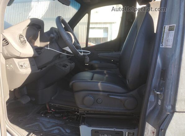 W1W4NBVY7ST219735 2025 MERCEDES-BENZ SPRINTER Серый Вид салона спереди