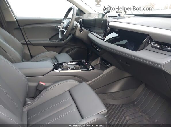 WA124BGF7SA066443 2025 AUDI Q6 E-TRON Black Вид салону спереду