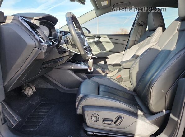 WA132BFZ6NP016558 2022 AUDI Q4 Черный Вид салона спереди