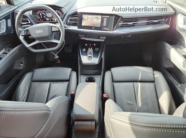 WA132BFZ6NP016558 2022 AUDI Q4 Черный Вид панели приборов