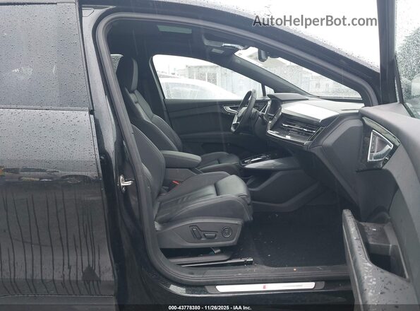 WA13UBFZ2RP047063 2024 AUDI Q4 Black Widok wnętrza z przodu