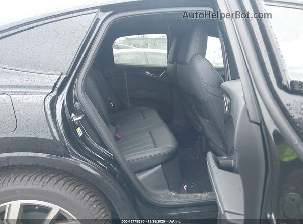 WA13UBFZ2RP047063 2024 AUDI Q4 Black Widok naklejki z numerem VIN
