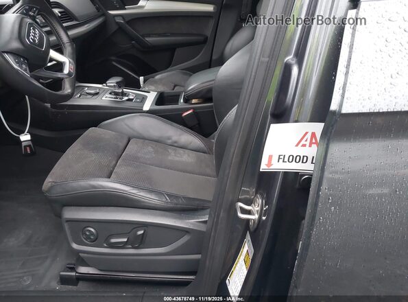 WA1A4AFY7K2106166 2019 AUDI SQ5 Серый Вид задней части салона