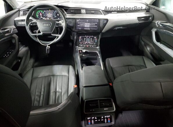 WA1AAAGE2NB019647 2022 AUDI E-TRON Blue Вид панелі приладів