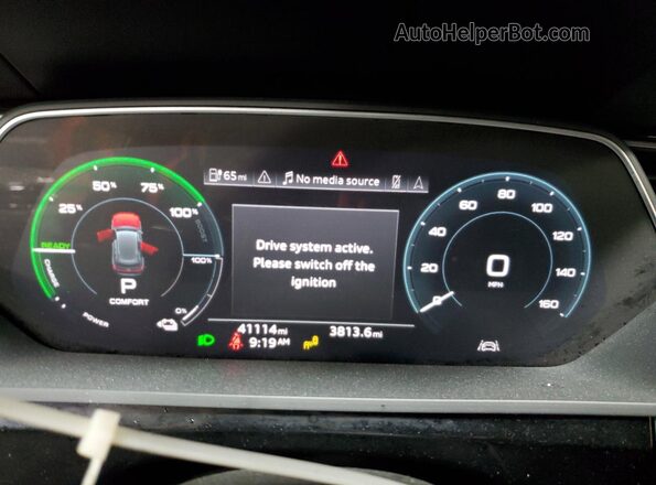 WA1AAAGE2NB019647 2022 AUDI E-TRON Blue Вид щитка приладів