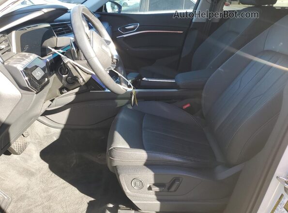 WA1AAAGE7MB007251 2021 AUDI E-TRON Белый Вид салона спереди