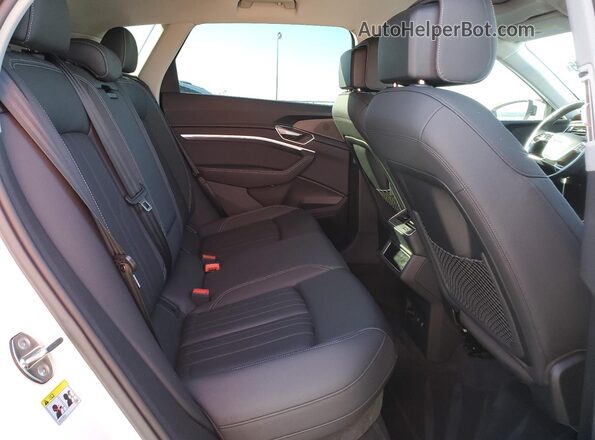 WA1AAAGE7MB007251 2021 AUDI E-TRON Белый Вид задних сидений