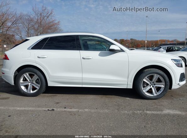 WA1AVAF19KD016764 2019 AUDI Q8 White Widok wnętrza z tyłu