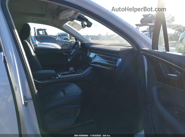 WA1AXBF75PD026140 2023 AUDI Q7 White Front interior view