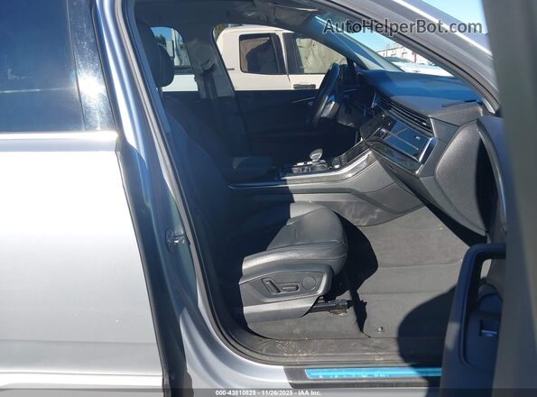 WA1AXBF76ND019730 2022 AUDI Q7 Silver Widok wnętrza z przodu