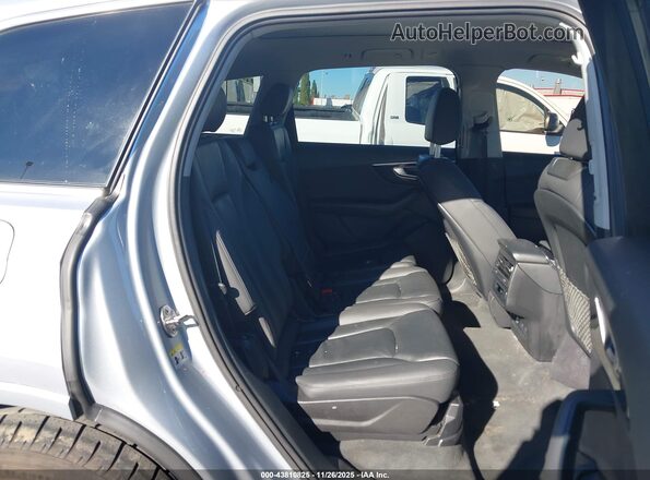 WA1AXBF76ND019730 2022 AUDI Q7 Silver Widok naklejki z numerem VIN