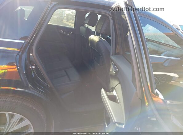 WA1BCBFZ0PP024103 2023 AUDI Q4 Black VIN կոդի պիտակի տեսք