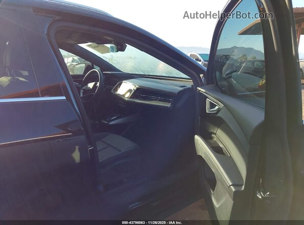 WA1BCBFZ0PP024103 2023 AUDI Q4 Black Սալոնի դիմացի տեսք