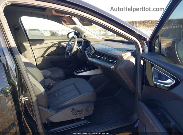WA1BCBFZ1PP024708 2023 AUDI Q4 Black Вид салону спереду