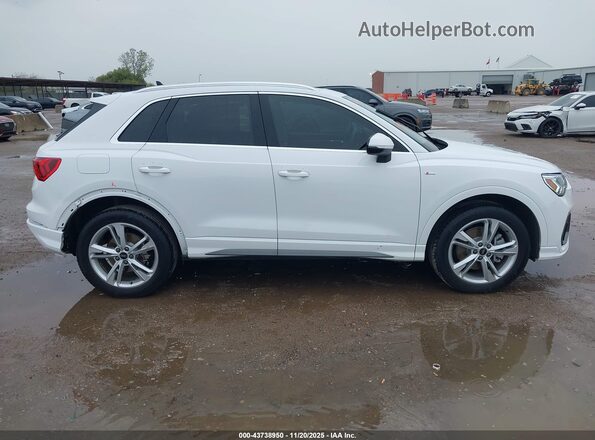 WA1DECF30R1124289 2024 AUDI Q3 White Rear interior view