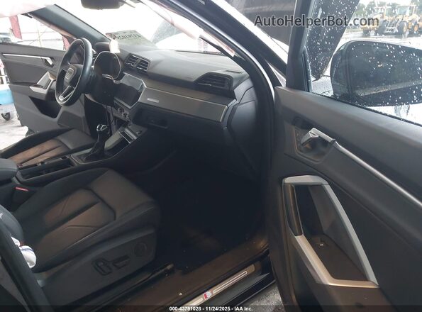 WA1DECF36R1115807 2024 AUDI Q3 Black Вид салону спереду