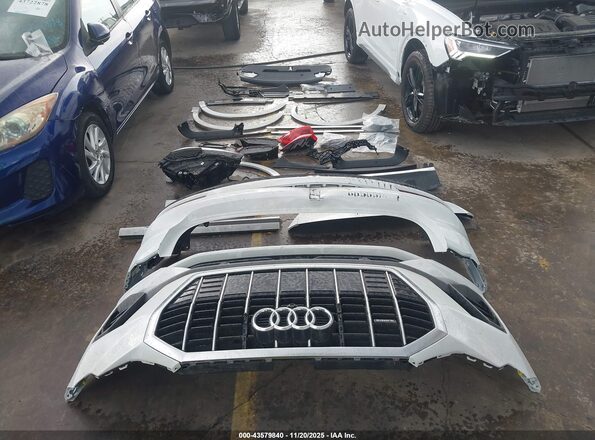 WA1EECF33R1189108 2024 AUDI Q3 Белый 