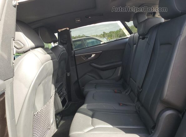 WA1EVAF10MD035966 2021 AUDI Q8 Blue Widok wnętrza z tyłu