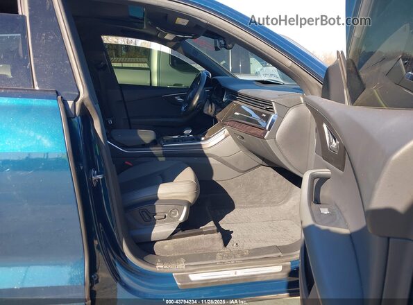 WA1EVAF13MD027425 2021 AUDI Q8 Blue Vista interior delantera