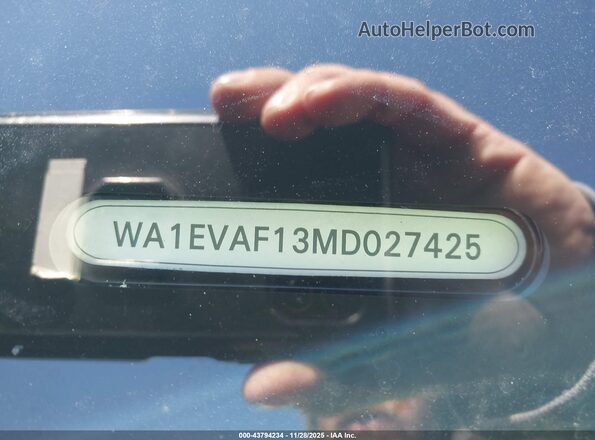 WA1EVAF13MD027425 2021 AUDI Q8 Blue Vista del compartimento del motor