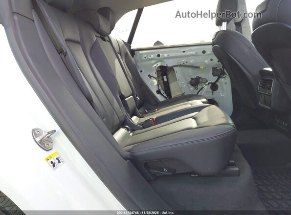 WA1EVAF19LD025953 2020 AUDI Q8 White VIN կոդի պիտակի տեսք