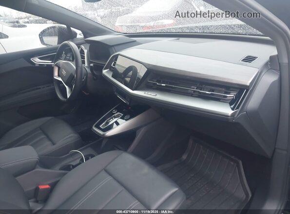 WA1KUBFZ2RP063694 2024 AUDI Q4 Черный Вид салона спереди
