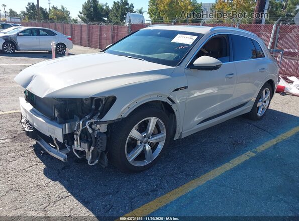 WA1LAAGE2KB011830 2019 AUDI E-TRON Cream Front left