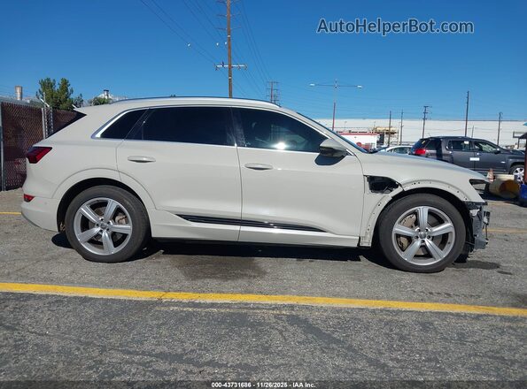 WA1LAAGE2KB011830 2019 AUDI E-TRON Cream 360 interior view