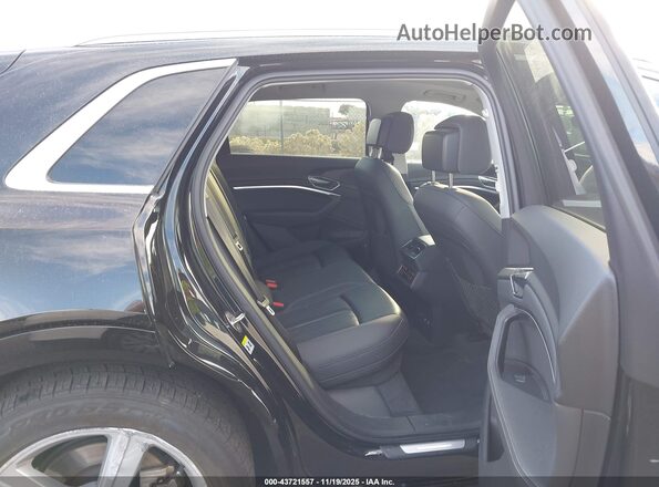 WA1LAAGE3KB022464 2019 AUDI E-TRON Черный Вид наклейки с VIN-кодом
