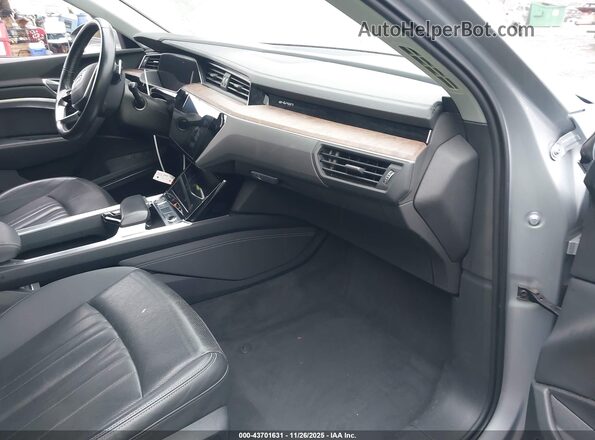 WA1LAAGE4KB023784 2019 AUDI E-TRON Silver Vista interior delantera
