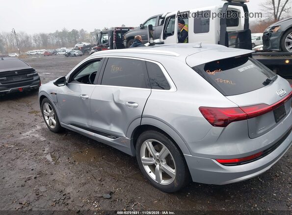 WA1LAAGE4KB023784 2019 AUDI E-TRON Silver Vista interior de 360 grados