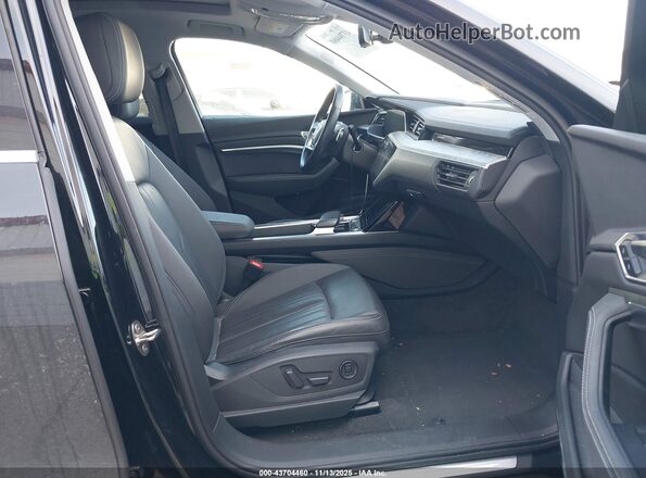 WA1LAAGE5MB022422 2021 AUDI E-TRON Black Widok wnętrza z przodu