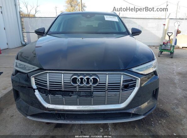 WA1LAAGE5MB022422 2021 AUDI E-TRON Black Widok wnętrza z tyłu
