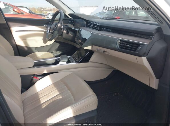 WA1LAAGE6MB022462 2021 AUDI E-TRON White Սալոնի դիմացի տեսք