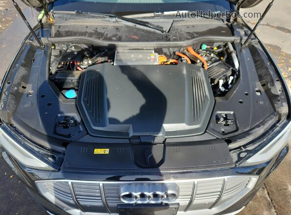WA1LAAGE6NB011026 2022 AUDI E-TRON Черный Вид подкапотного пространства