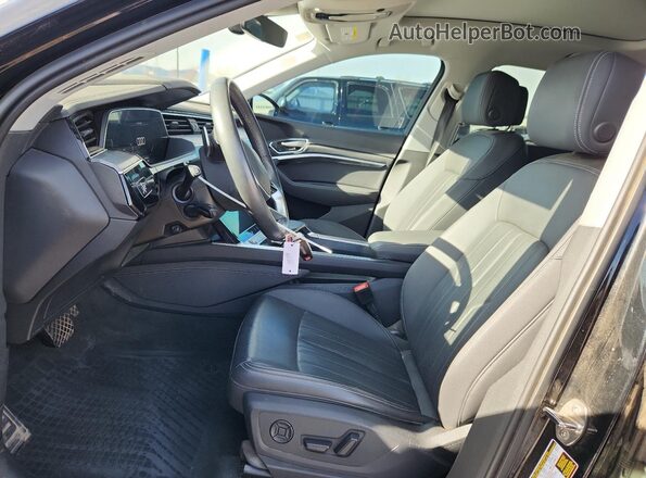 WA1LAAGE6NB011026 2022 AUDI E-TRON Черный Вид салона спереди
