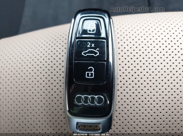 WA1LCBF7XSD001327 2025 AUDI Q7 Белый Вид панели приборов